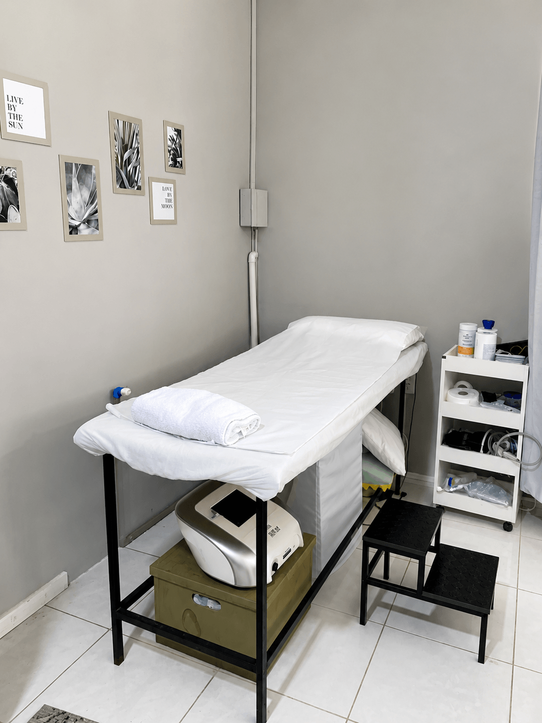 Sala de estética avançada da Carlin Saúde Integrativa, preparada para procedimentos